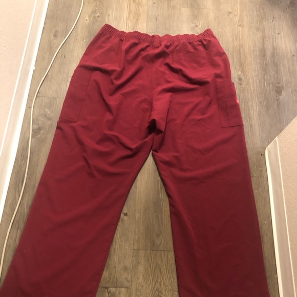 Dickie Men’s Maroon Cargo Style Jogger Pull-On Scrub Elastic Pant Size 42 - Picture 3 of 10